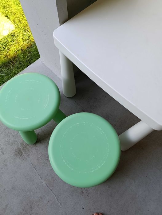 Conjunto Mammut - mesa e bancos para crianças ikea