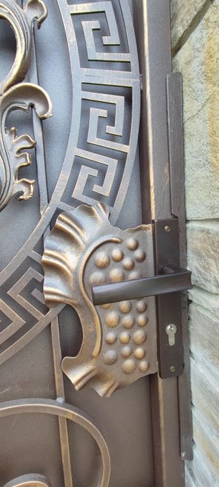 Ворота. Ковані ворота. Ворота з профнастилу. Ворота з ковкою. Брама