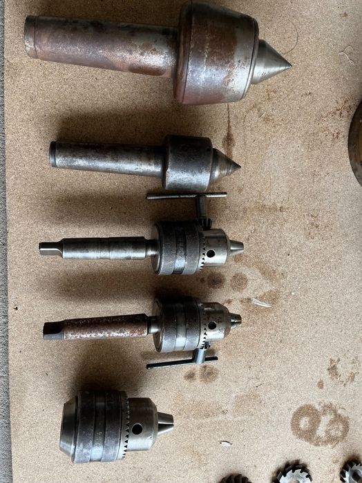 Material de metalomecânica, buchas, pontos e máquina de furar cone MK3
