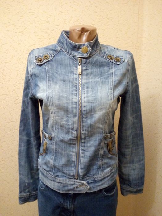 Джинсовая куртка женская. Размер L.
