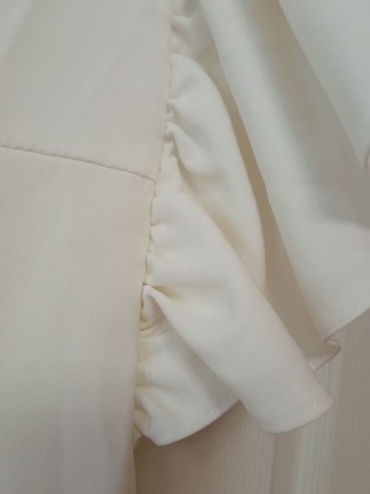 Сукня , плаття молочна