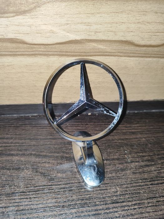 Значок, емблема, приціл Мерседес
