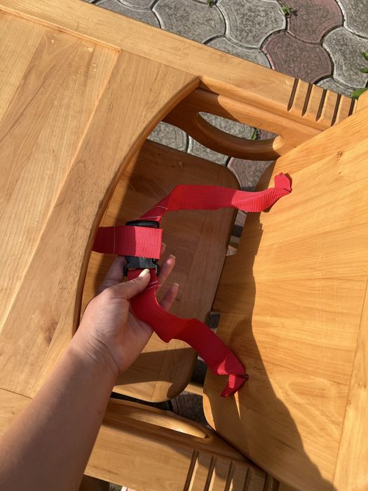 Деревʼяний столик для годування