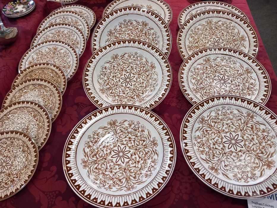 Serviço de jantar - Fabrico Inglês com 70 peças