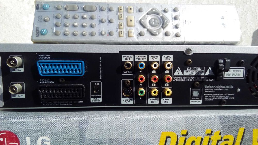 Leitor e Gravador de DVD-CD LG Digital +100 Filmes DVD Francês-inglês