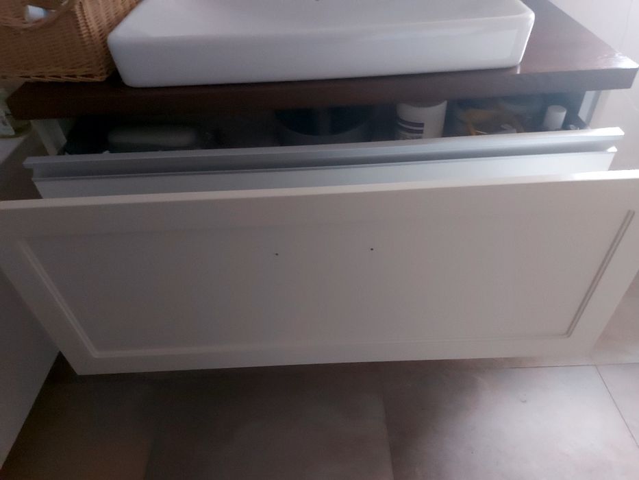 Sprzedam szafkę lazienkowa umywalkową