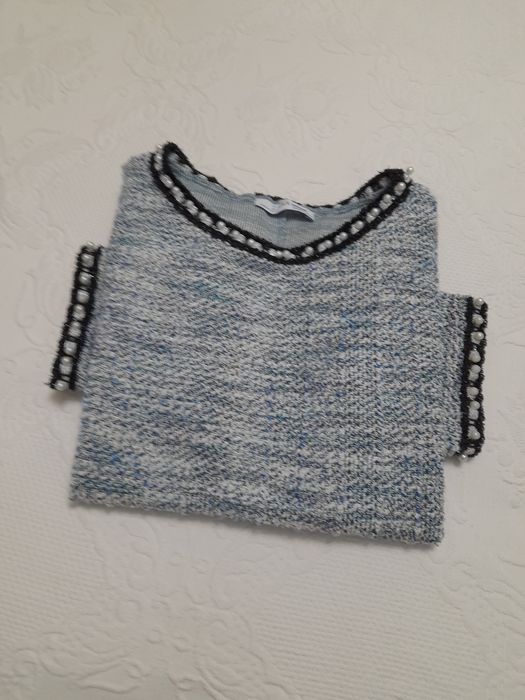 T-shirt decote redondo com pérolas  da zara trafaluc