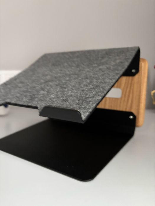 Підставка під запʼясття і підставка для ноутбука/планшета