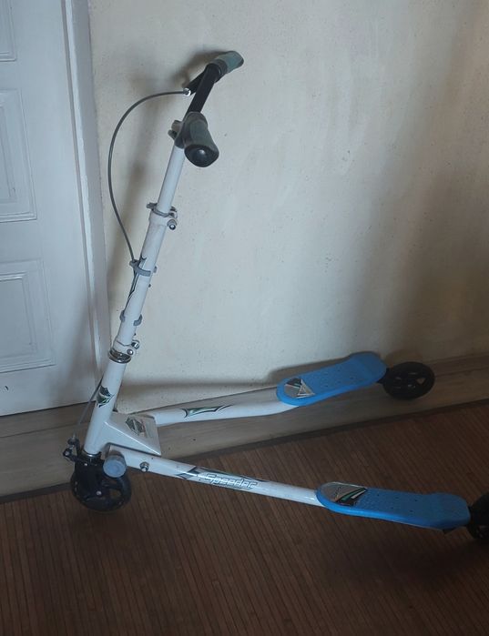 Самокат інерційний Speeder sport trike