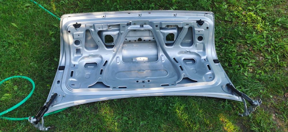 Klapa bagażnika z emblematem audi a6c5 sedan