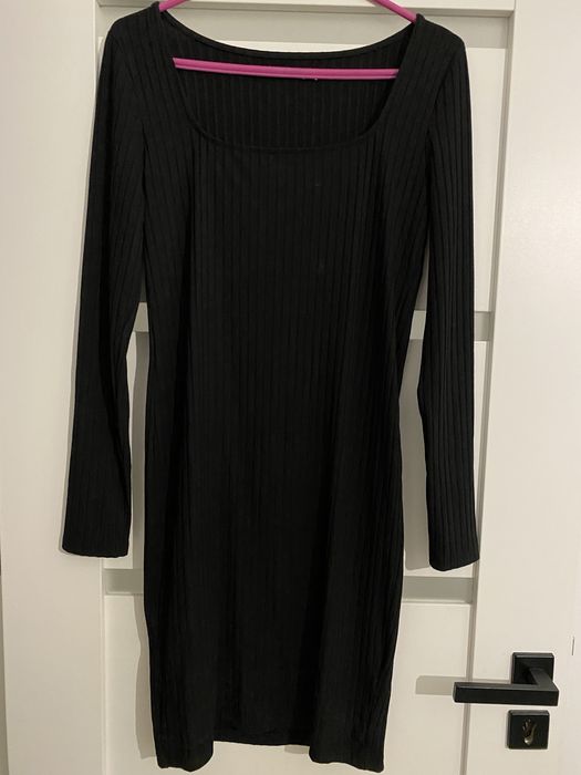 Sukienka typ prążek M