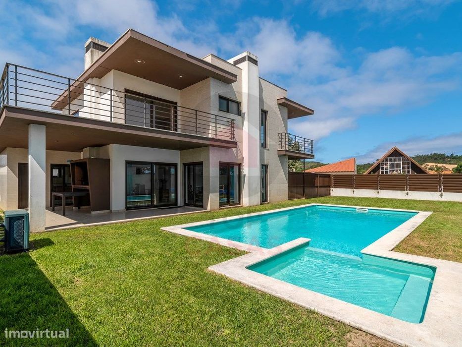 Moradia contemporânea com piscina privada em Salir do Porto