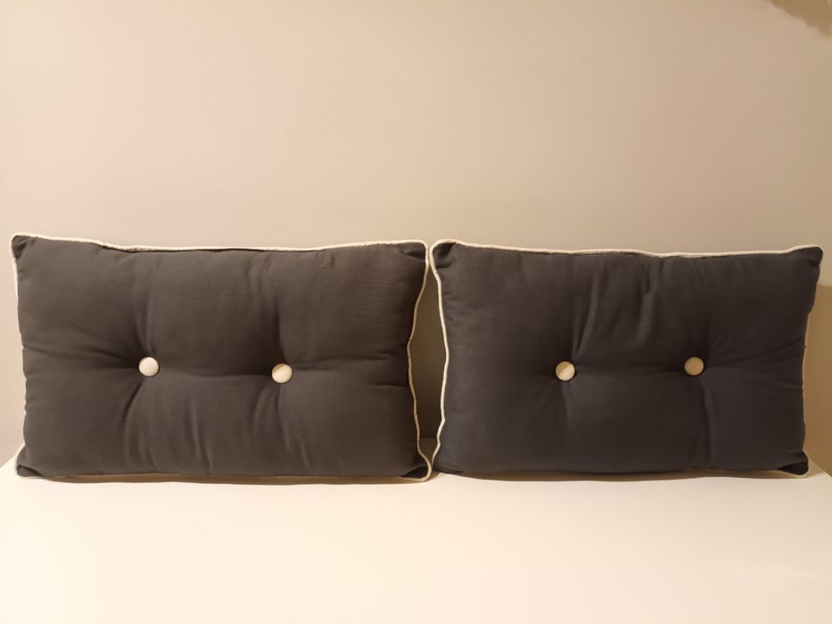 Duas almofadas cinza escuro novas