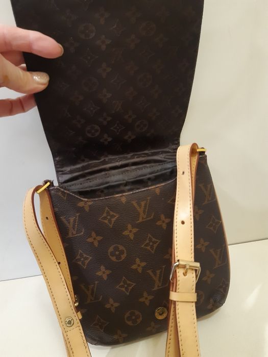 Torebka brązowa. LV.