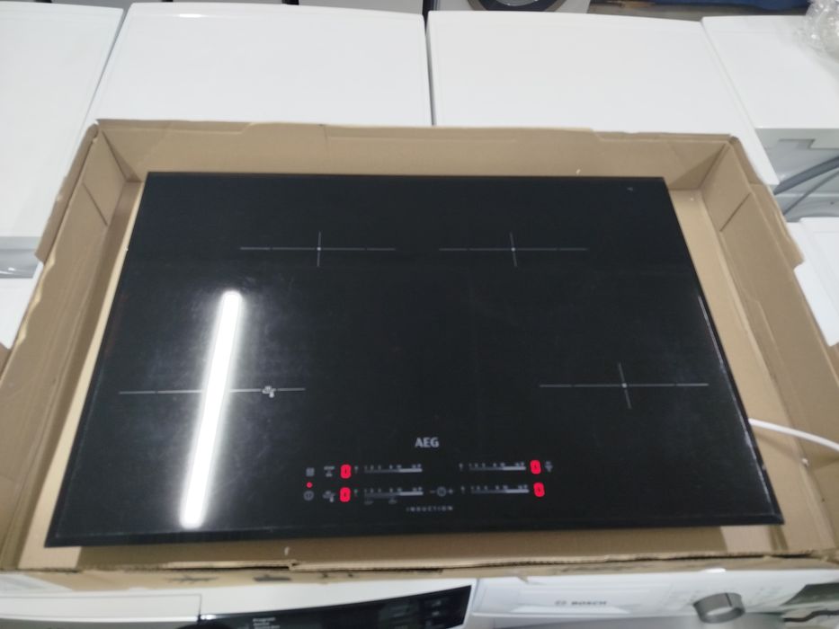 Індукційна варильна поверхня фірми AEG, модель HKM85411FB