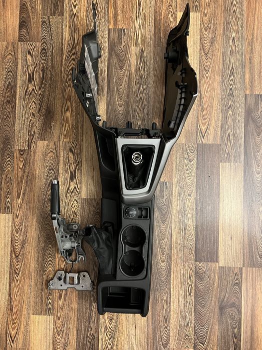 Ford Focus 3 центральна консоль, тонель, ручник, повный комплект