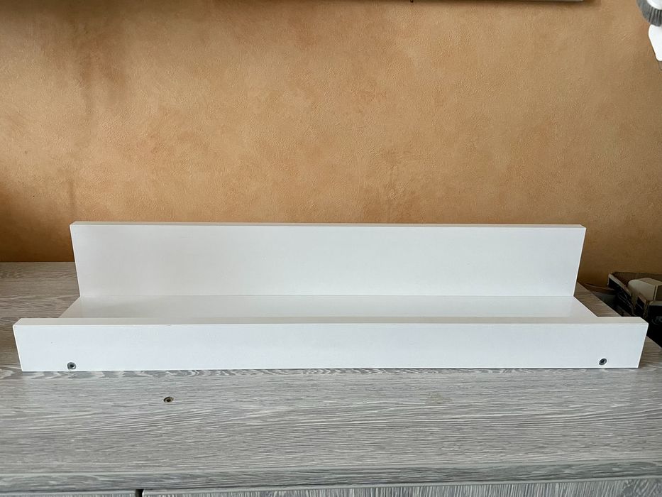 Полка полиця