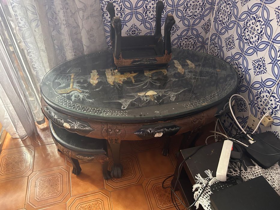 Mesa central de sala de estar com 6 cadeiras