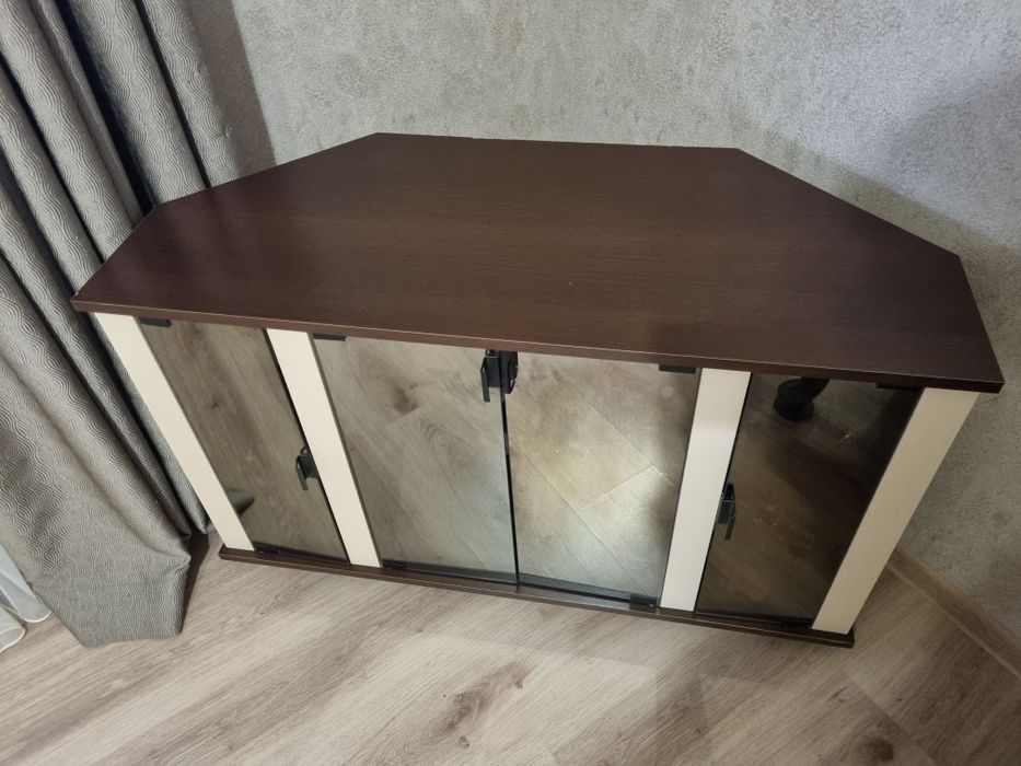 Продам тумбочку б/у