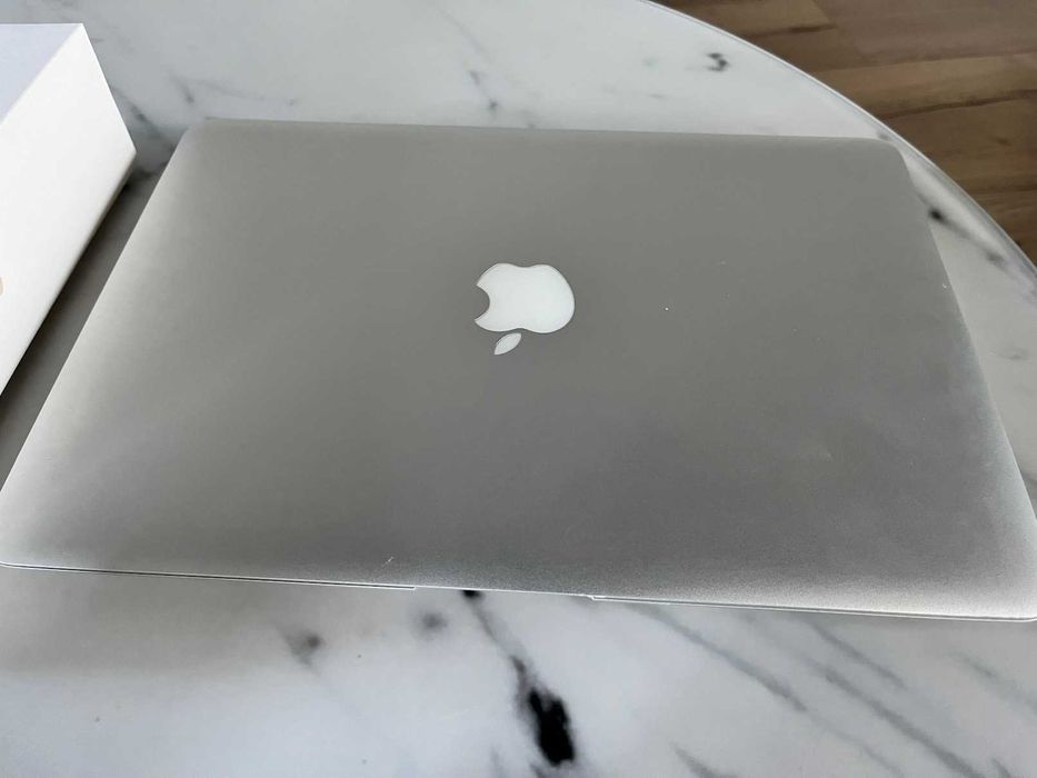 Macbook Air mid 2013, Intel Core i5, 4GB RAM, grafika Intel HD 1024MB