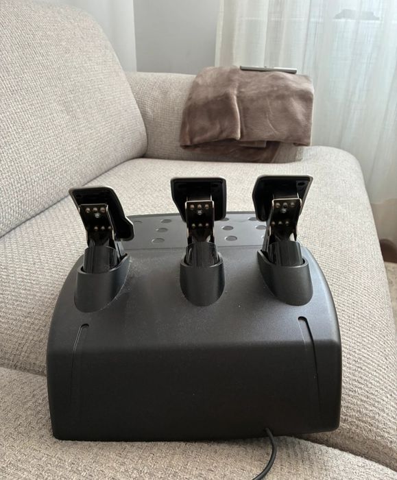 Volante G29 com pedais