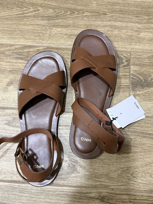 Босоніжки шкіра нові