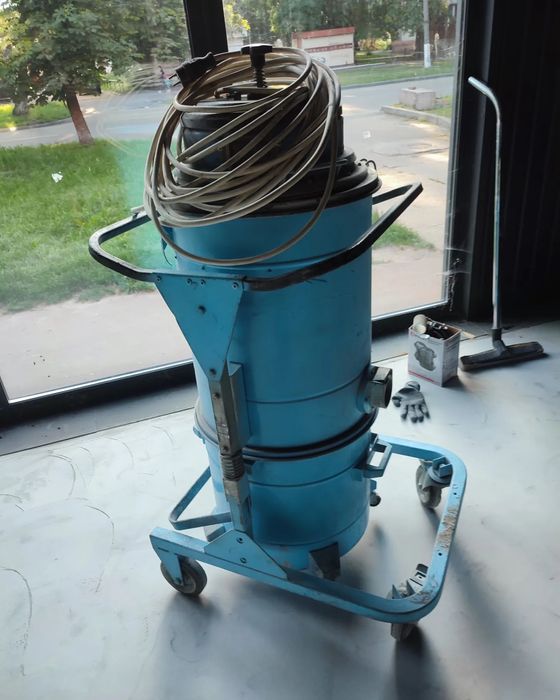 Продам промисловий пилосос