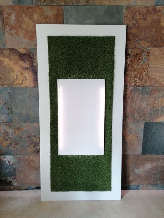 Moldura com relva e acrílico luminoso