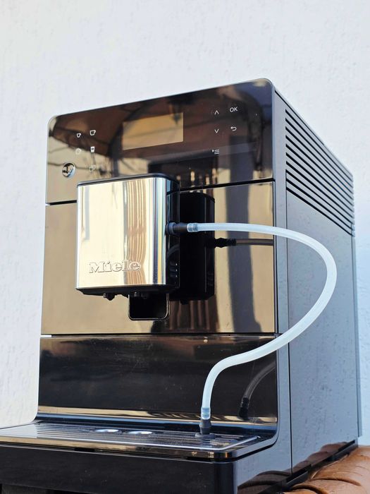 Кавомашина кавоварка MIELE CM 5310