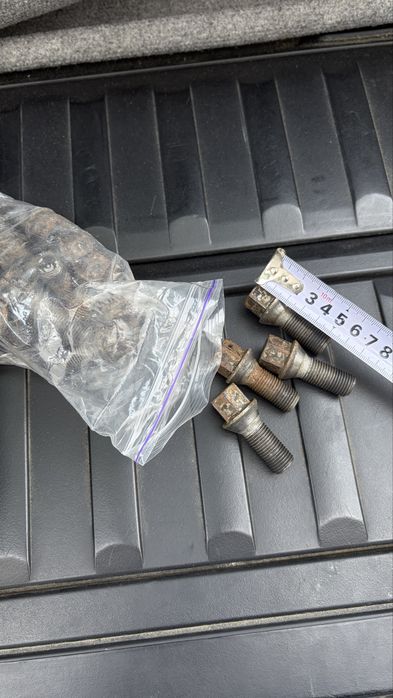 Болти колісні BMW E серія