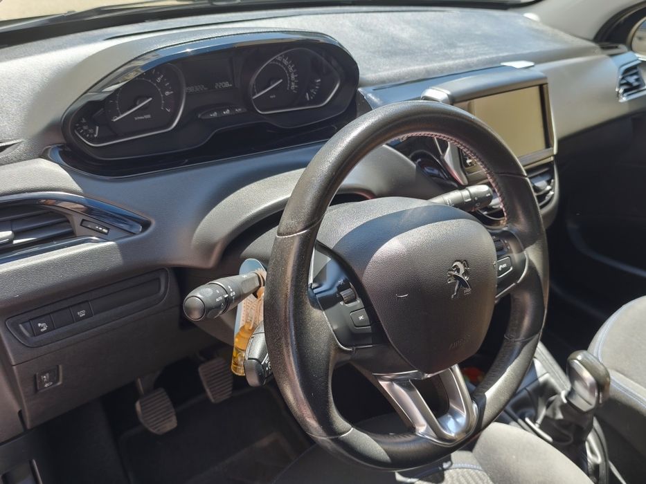 Peugeot 208 1.2 Signature 2018