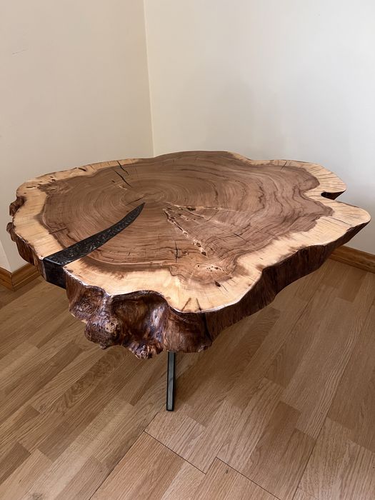 Stolik kawowy - drewno wiąz