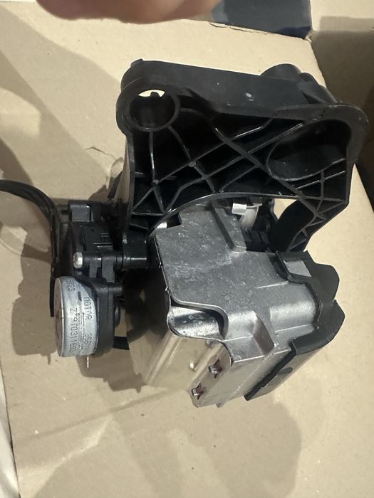 63117214960 поворотний механізм і лінза фари bmw g30 лед права