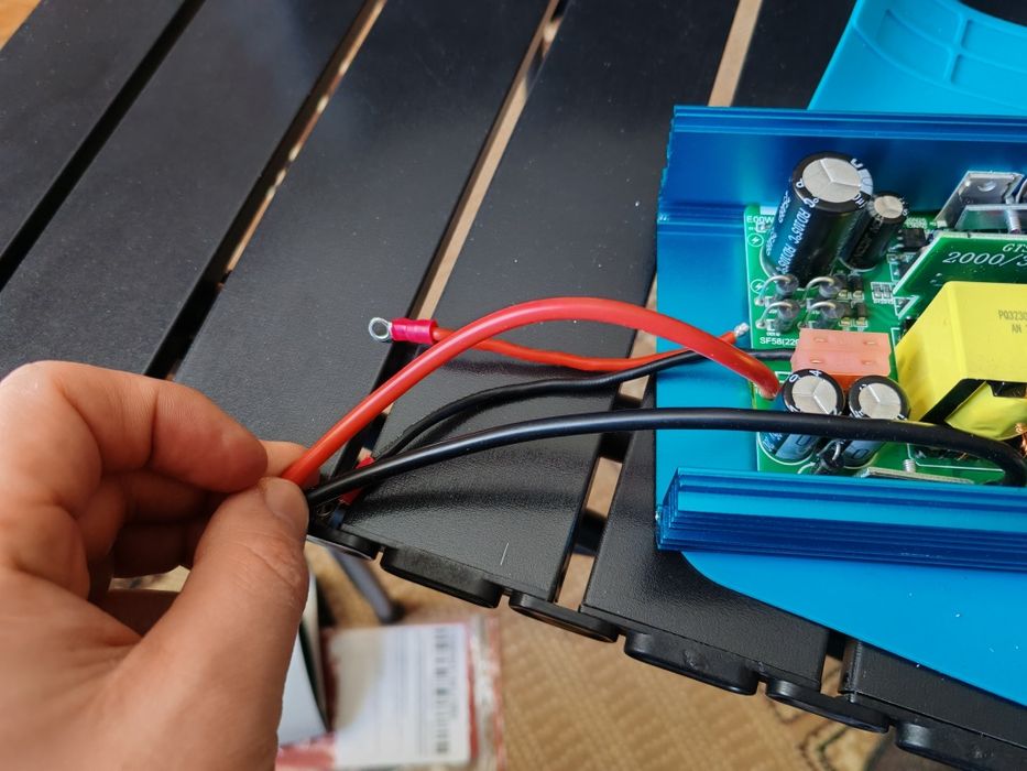 Інвертор 12-220 max потужність 1600 wat