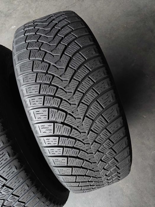 Шини r18 235/55 104Т всесезонні Falken з американського авто, добрий стан