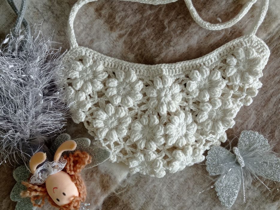 Шапочка-чепчик для святкових моментів.