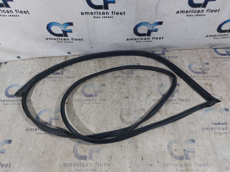 Nissan Rogue 14- Уплотнитель двери передний левый / Нисан Рог