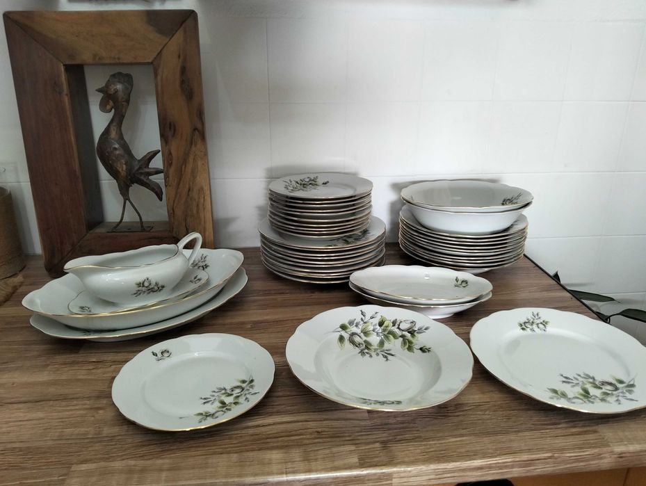 Moritz Zdekauer Dining Service492904862042050561