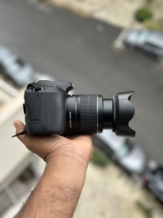 Canon Eos 200D WiFi/touch screen com lente 18-55mm e bolsa