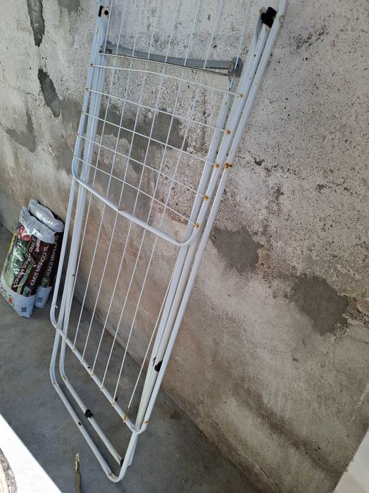 Estendal metálico com aba lateral (BARATO)