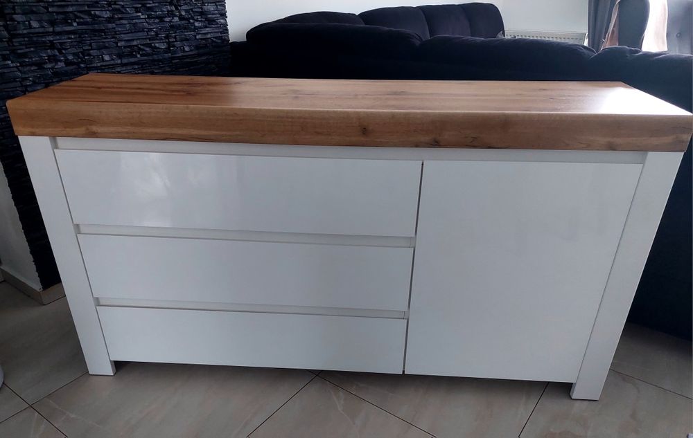 Biała komoda solidna pojemna