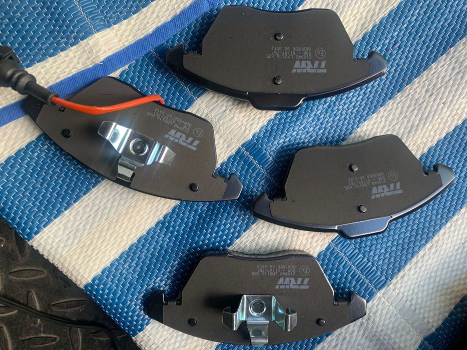 Продам передние колодки TRW