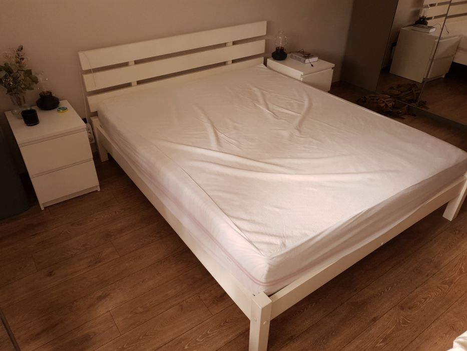 Komplet łóżko + 2 szafki nocne + komoda