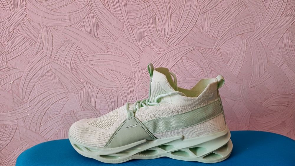 Жіночі кросівки текстиль.