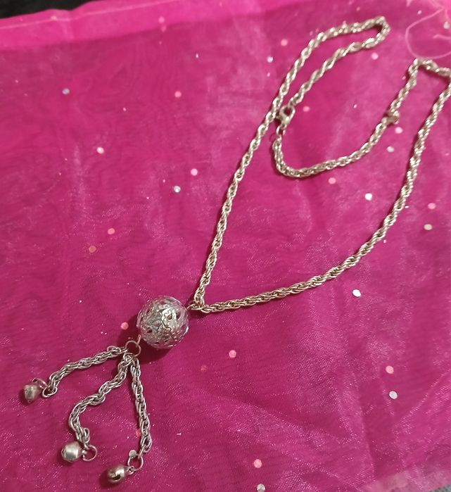 Colar cor de prata antigo