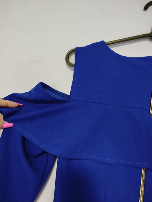 Продам синее платье, с открытыми плечами