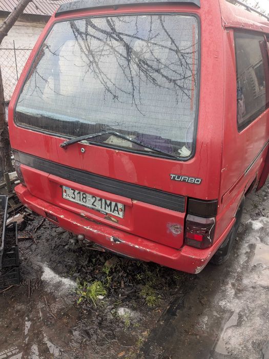 Ніссан Ваннет микроавтобус