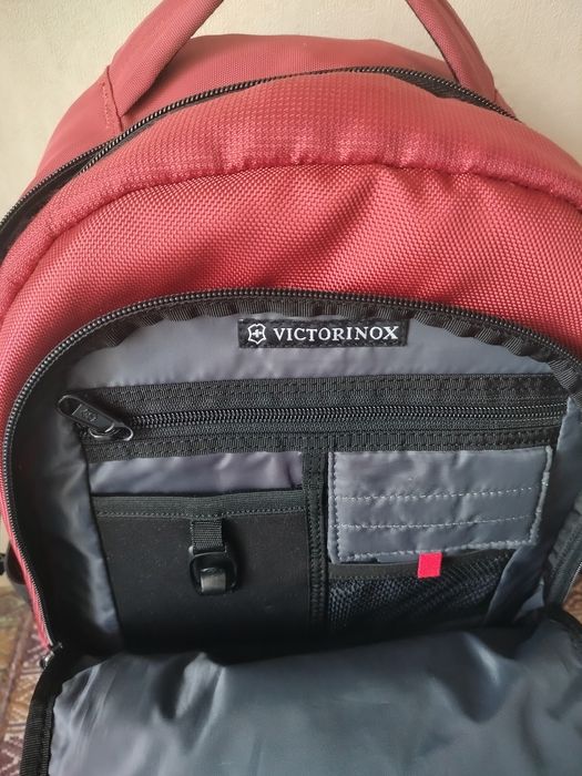 Рюкзак унисекс Victorinox Travel VX Sport Cadet/Red Vt31105003