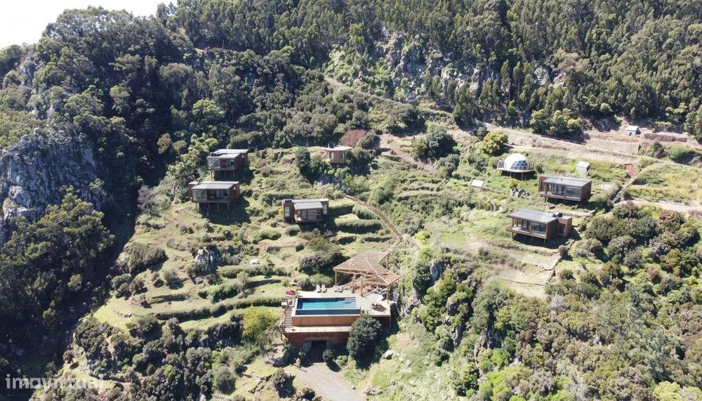 Terreno com 11.010 m2, vista mar e enorme potencial – Santa Cruz