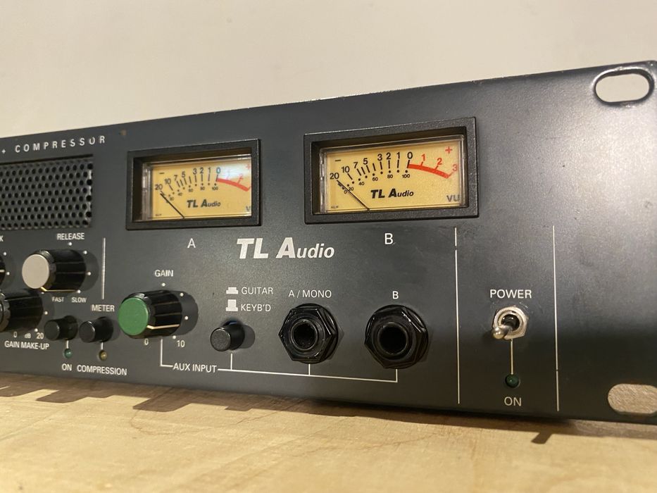 TL Audio C-1 Dual Valve Pre-Amplifier / Compressor (Série Classic)